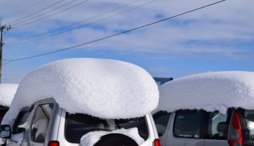 車の屋根にへこみ！落雪で自動車保険(車両保険)は使える？